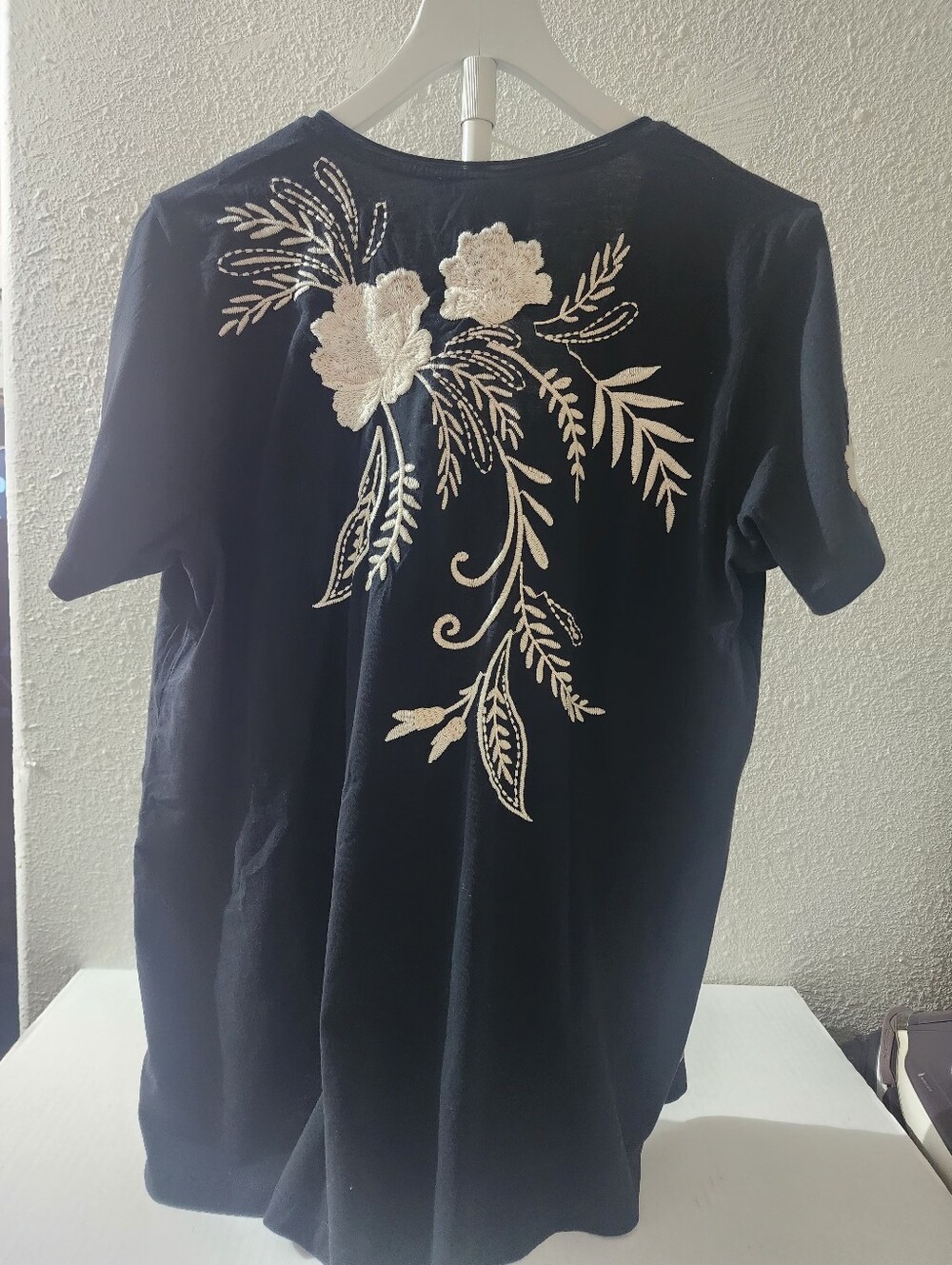Johnny Was NWT Black Embroidered Bird Floral Tee Top Size L - Picture 3 of 9